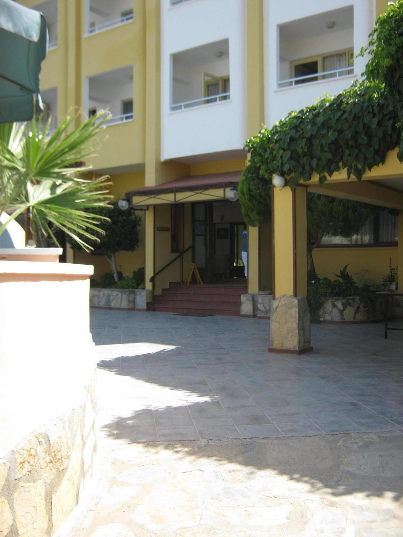 Oya Apartments Kusadasi Exterior photo